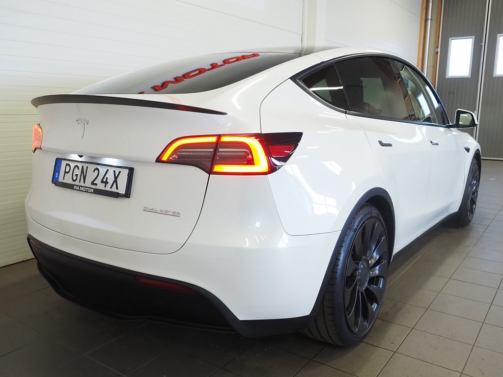 Tesla Model Y Performance 534hk AWD | Dragkrok | Panorama | Moms |