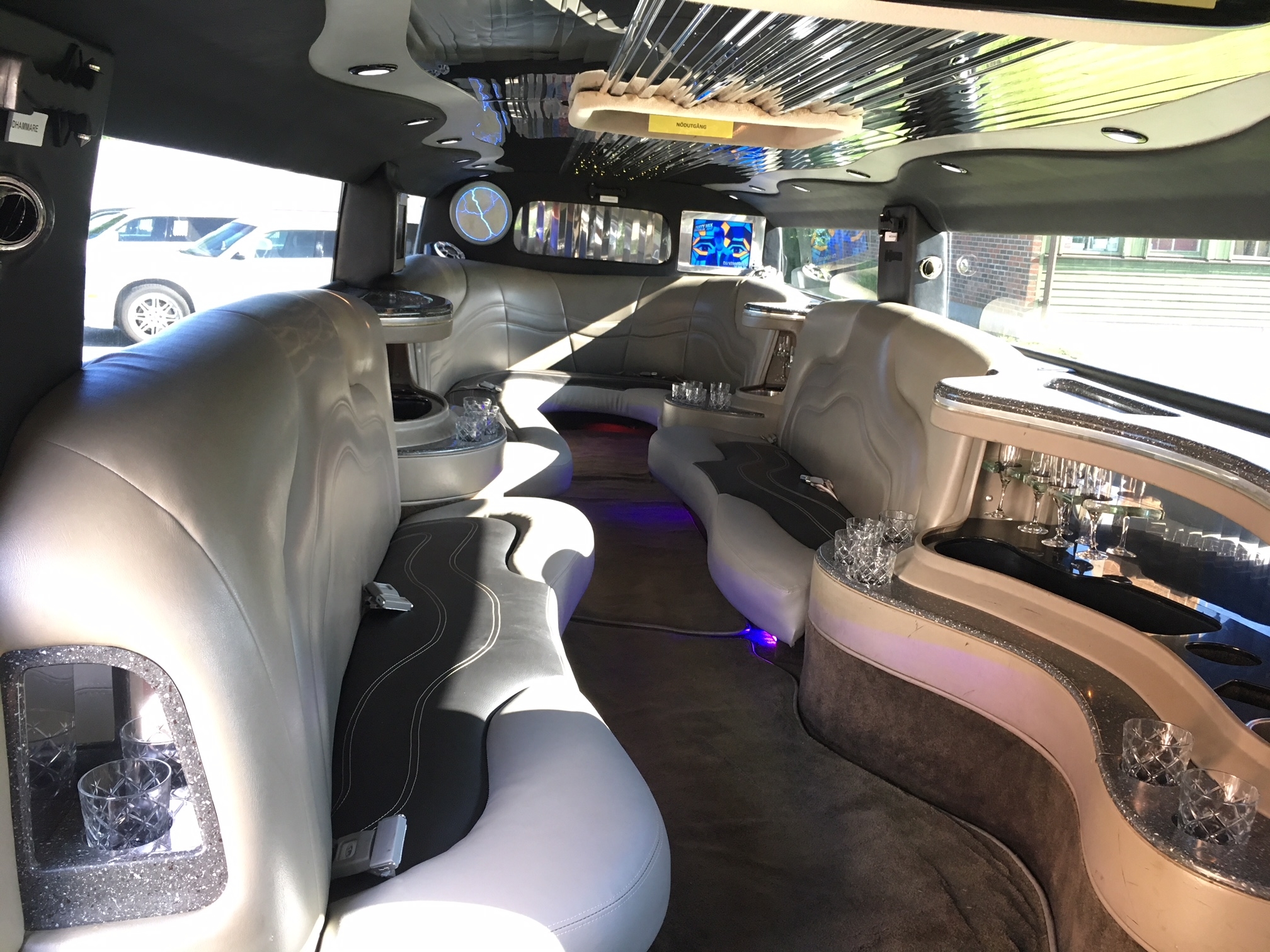 Hummer H2 Limo Megastretch Limousine 2005, photo 4/25