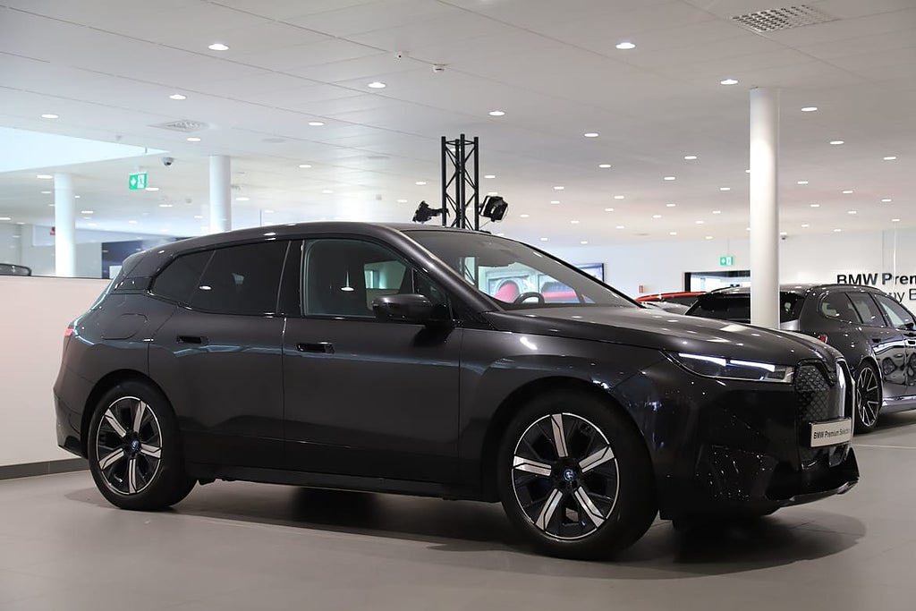 BMW iX Dragkrok Innovation Exclusive - Autowåx Bil