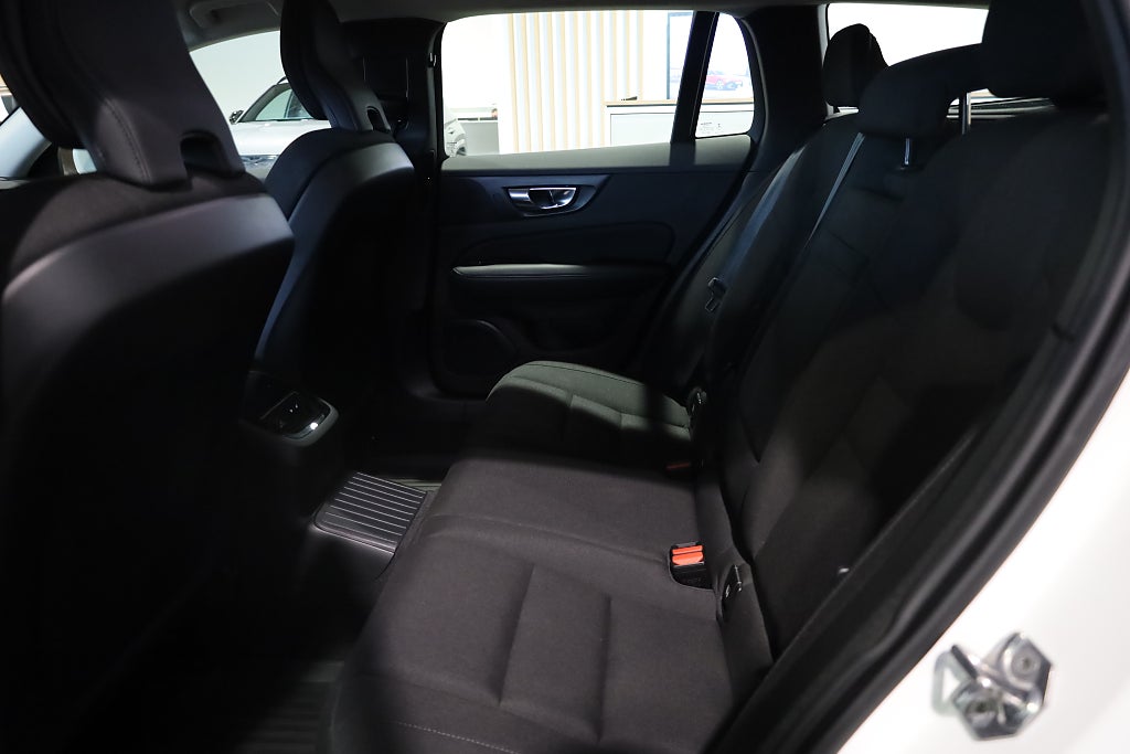Volvo V60 T6 Twin Engine AWD AUT Momentum Navi VOC Leasbar 2020