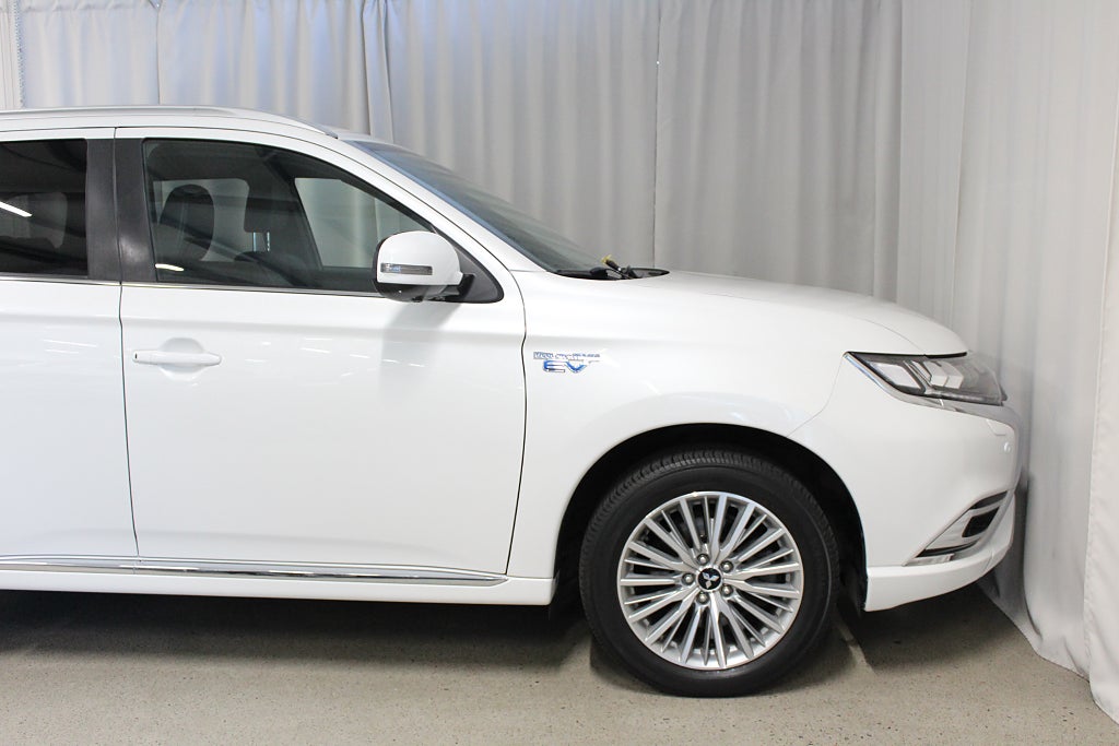 Mitsubishi Outlander PHEV 224hk Business X, 360 kamera, 7253 mil