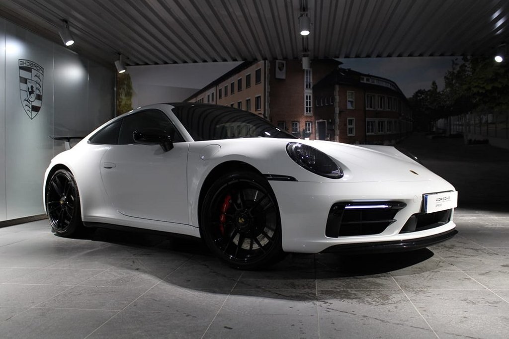 Porsche 911 Carrera 4 GTS 992