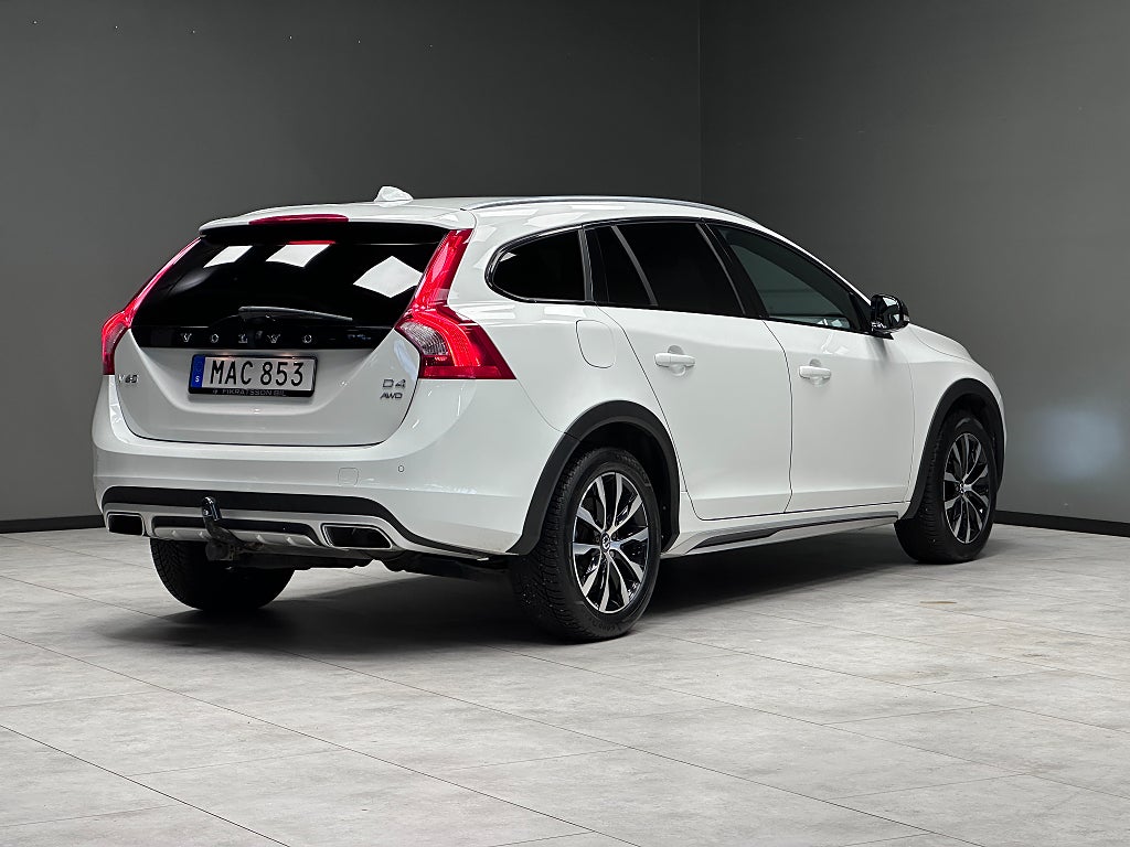 Volvo V60 Cross Country 2016 - miniatyr 2
