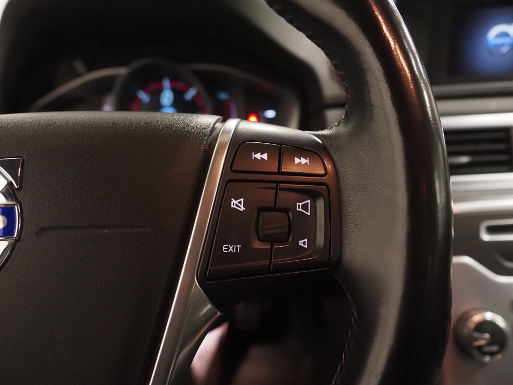 Volvo V70 D2 Geartronic Momentum Drag BLIS Farthållare Skinn 2015