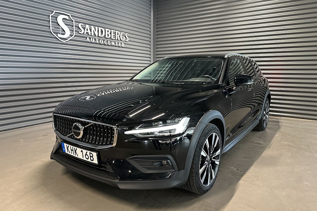 Volvo V60 Cross Country B4 AWD Plus Backkamera Navi Skinn Värmare Keyless Eu6