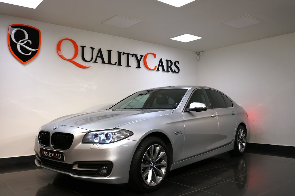 BMW 520d xDrive Sedan Dragkrok M-Ratt PDC Läder / Svensksåld