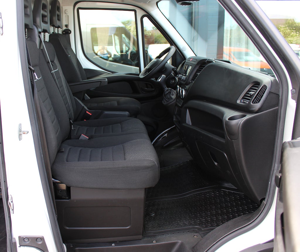 Iveco Daily 35-140 Skåpbil 2.3 JTD L4H2 MOMS 3-SitsHi-Matic Euro 6