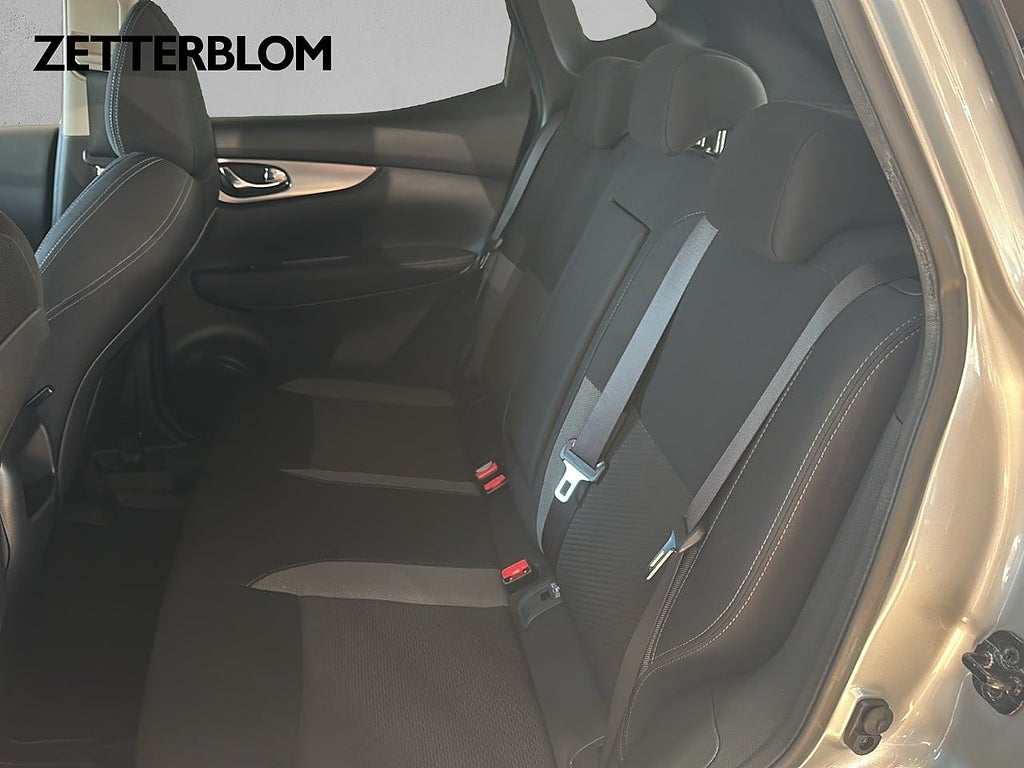 SUV Nissan Qashqai 9 av 17