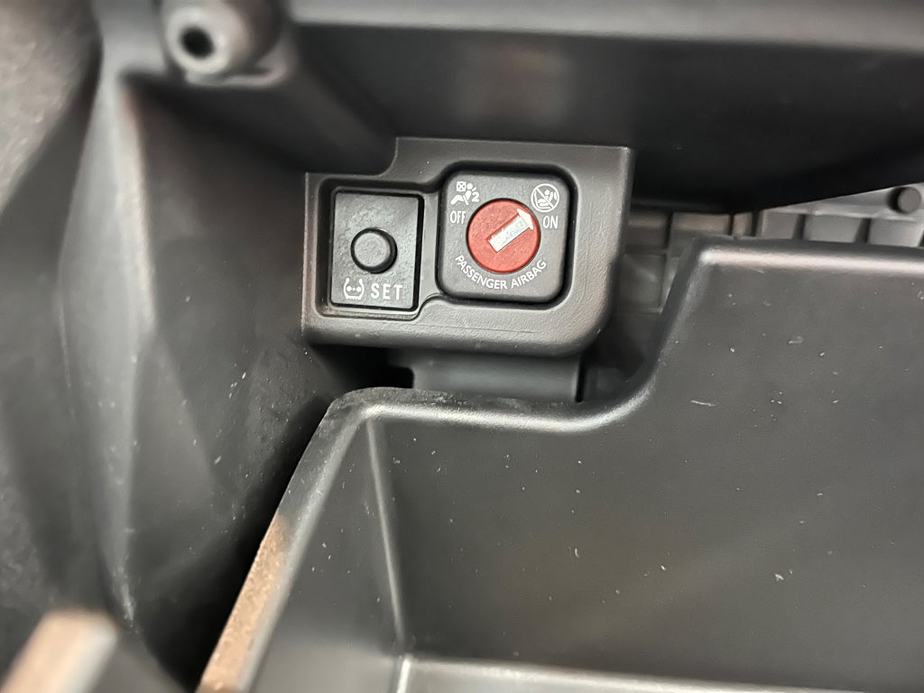 Toyota Aygo 5-dörrar 1.0 VVT-i X-PLAY / Kamera/ CarPlay/ V-hjul thumbnail