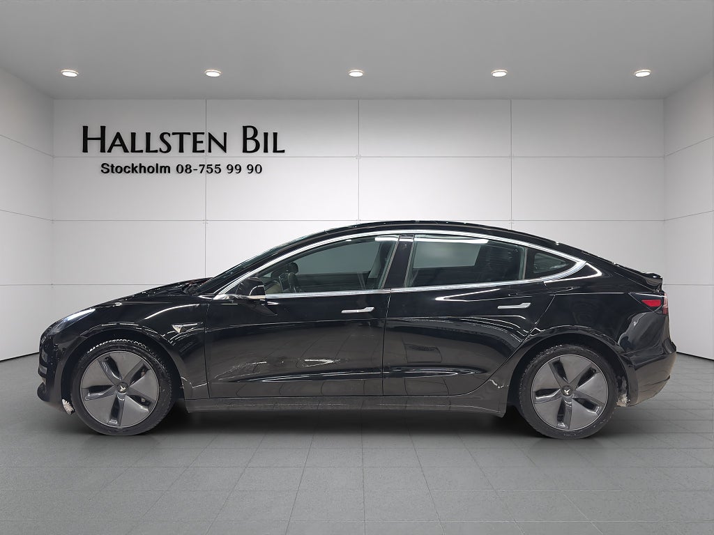 Tesla Model 3 Long Range AWD 440Hk Pano Autopilot Moms Svensksåld