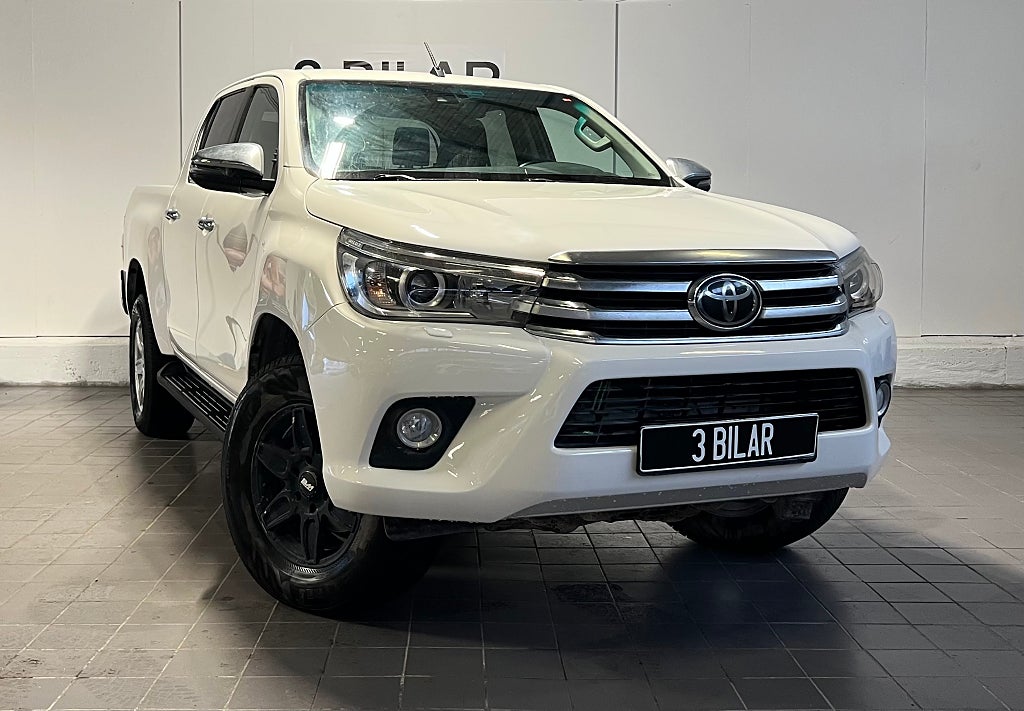 Toyota Hilux Dubbelhytt 2.4 AWD PREMIUM FULLUTRUSTAD EURO 6 