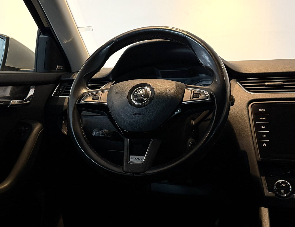 Skoda Octavia Scout 2.0 TDI SCR 4x4 PREMIUM D-VÄRMARE KELYSS CANTON B-KAM