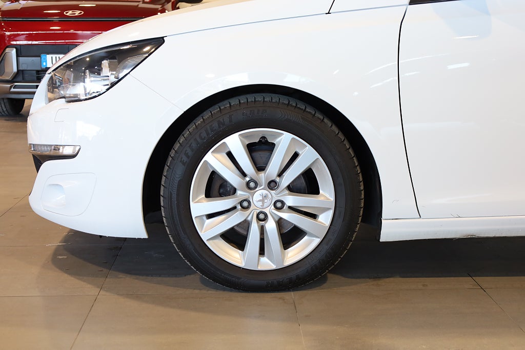 Peugeot 308 1,2 e-THP 110hk Active Kombi Panorama