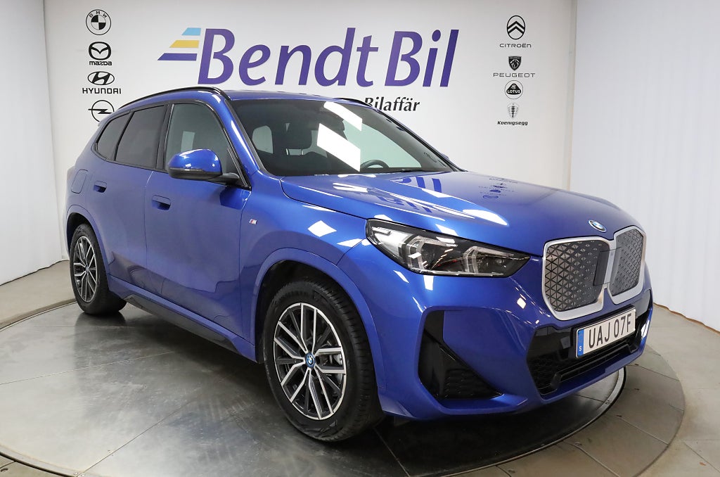 BMW iX1 xDrive30 | M Sport | Premium | Adaptiv farth | Dragkrok