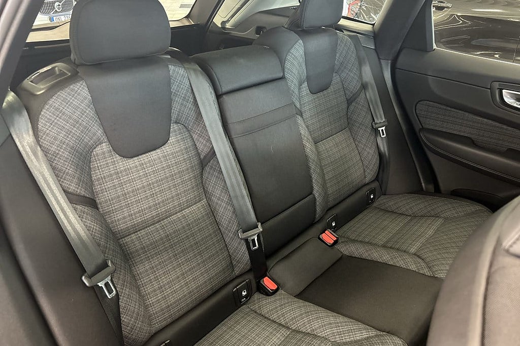 Volvo XC60 Recharge T6 Core Bright