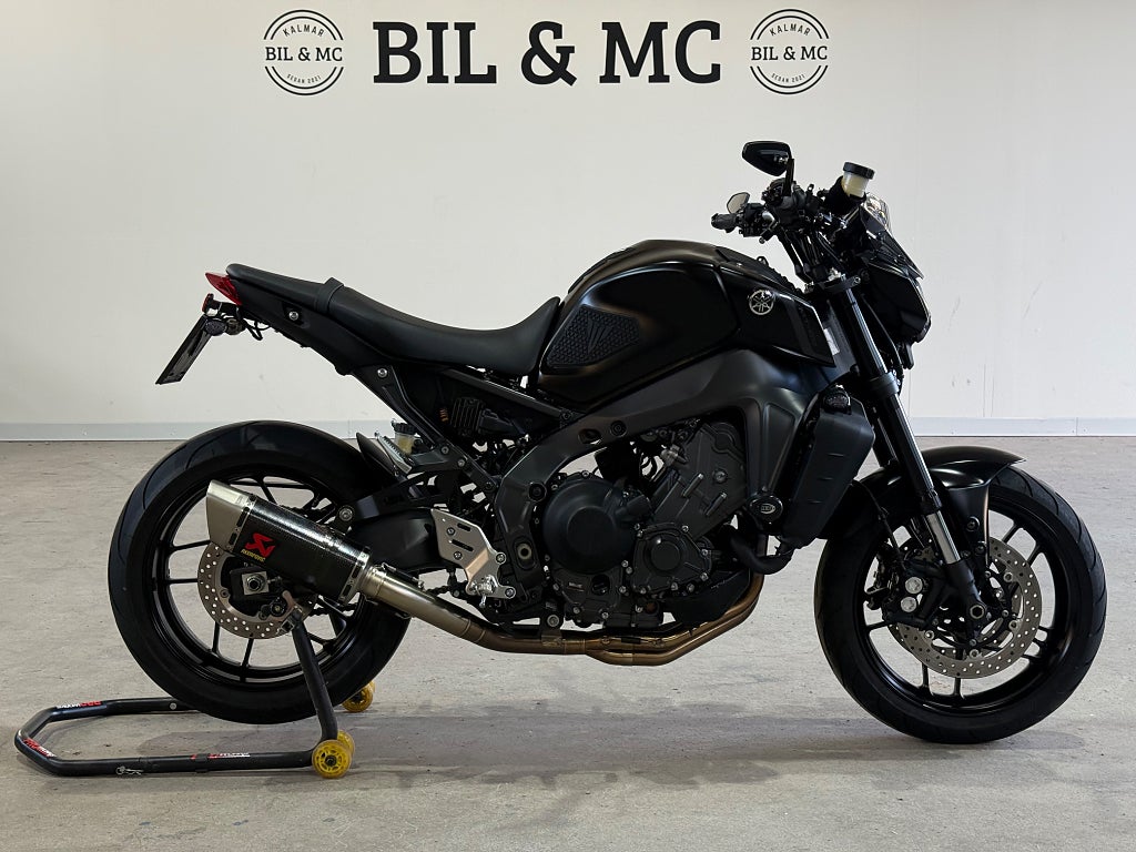 Yamaha Mt09 Akrapovic helsystem 0kr insats   räntekampanj låga mil