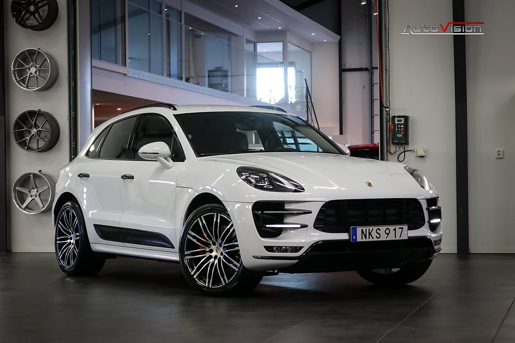 Porsche Macan Turbo Turbo Performance 441hk BOSE KAMERA VÄRMARE DRAG 21"