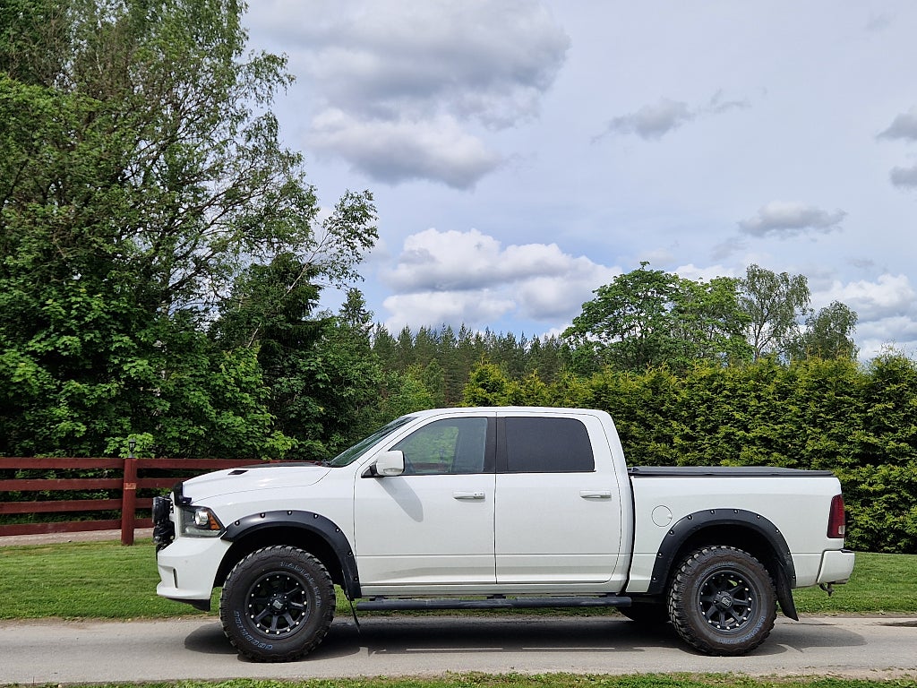 Dodge Ram 1500 Crew Cab HEMI Sport - 2893kr/mån - KAMPANJ