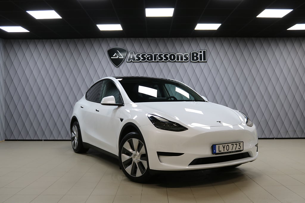 Tesla Model Y Standard Range RWD Panorama Drag B-Kamera Adaptiv Farth