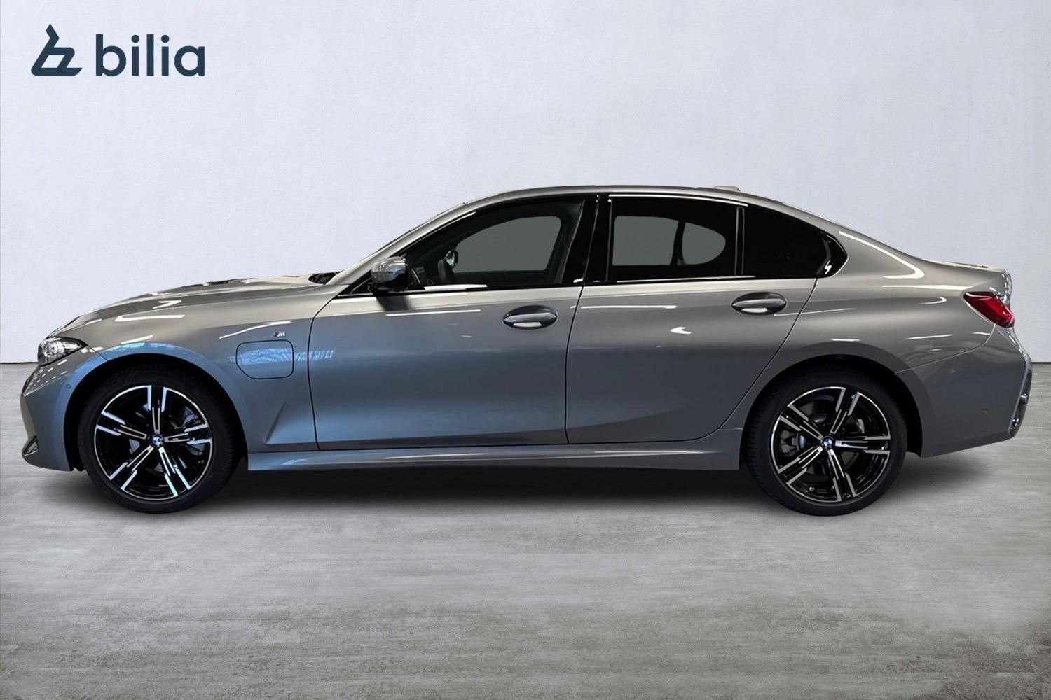 BMW 330 e xDrive M-sport 2025, bild 3/42