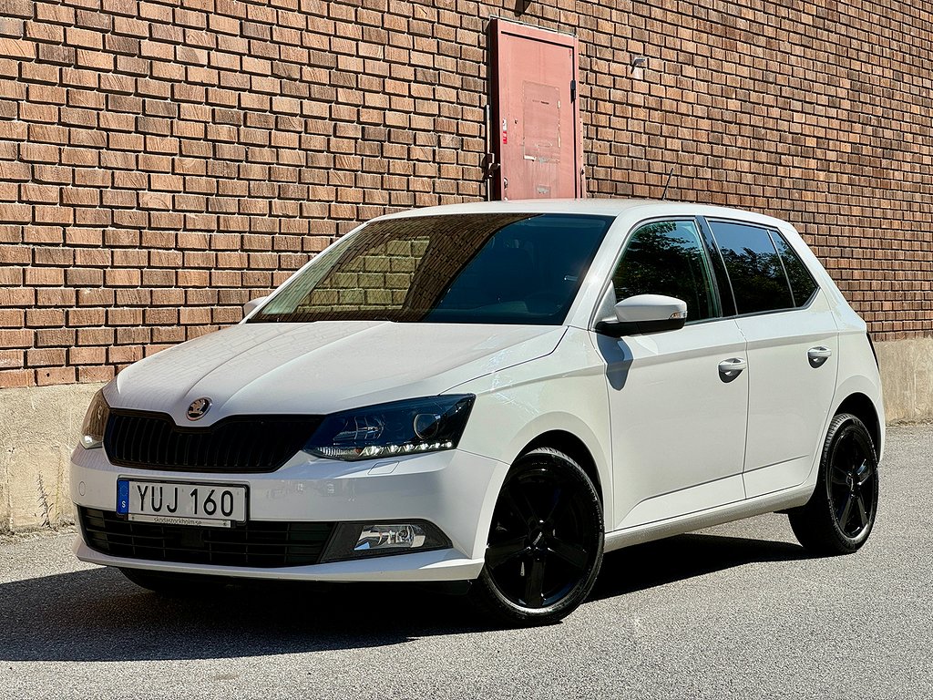 Skoda Fabia 1.0 TSI Euro 6 Nyservad S+V-hjul CarPlay PDC