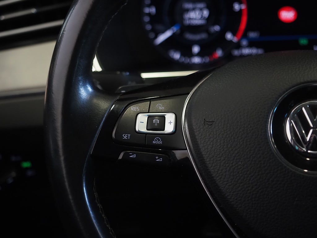 Volkswagen Passat SC 2.0 TDI 4Motion GT R-Line Cockpit Drag D-Värm Skinn 2018