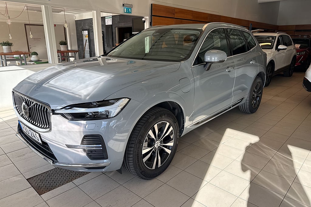 Volvo XC60 Recharge T6 AWD Aut Core Edition V-hjul Pano Kamera Nav 2024 till salu hos Magnus Bil