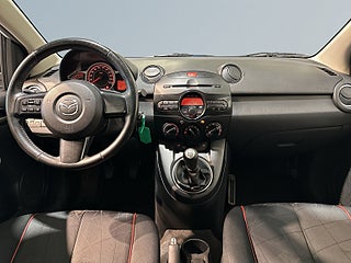 Mazda 2 5-dörrar 1.3 MZR Farthållare Motorvärmare S/V-hjul – bild 8