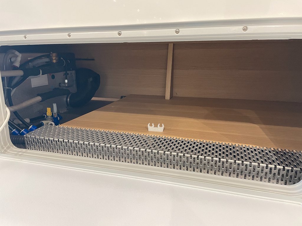 Adria Adora 613 HT / ALDE / Solcell / Långbäddar / Ugn - Adria