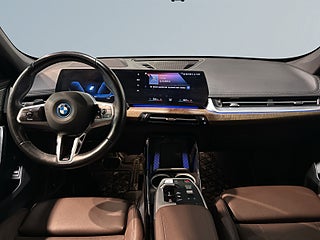 BMW iX1 xDrive30 M Sport Edt Drag H/K Pano HuD 360° GPS SoV – bild 8