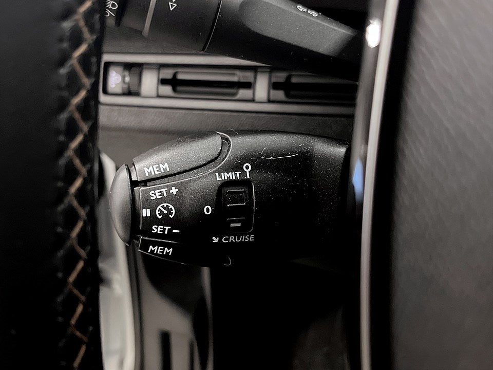 Bild på Peugeot 3008 Active 1.2 PT 130hk - FARTHÅLLARE