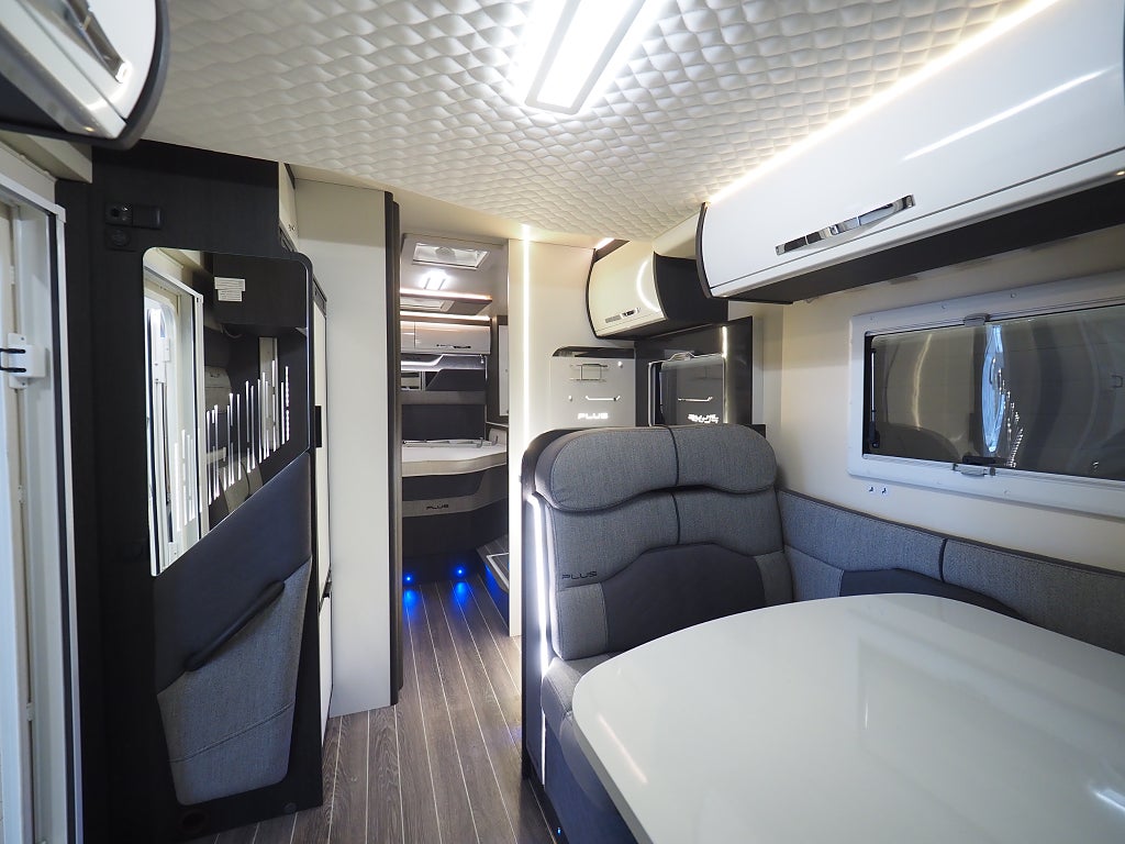 Ci Magis 65 XT Plus 160hk Queenbädd Markis Taksäng 3500kg AUT 2021