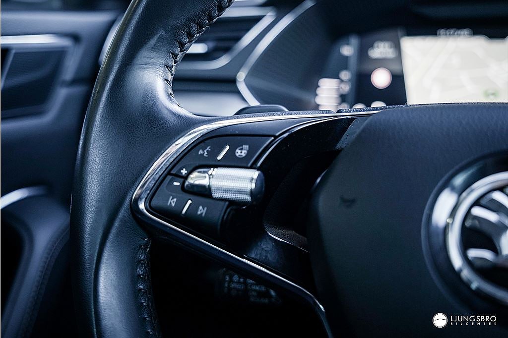 Skoda Superb Skoda Superb Scout 2.0 TDI 4x4 200hk / Pano / Cockpit / Drag