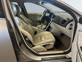 Volvo V60 D3 Summum M-Värmare/Skinn/P-Värmare/LED-Ramp/P-Sensorer – bild 10