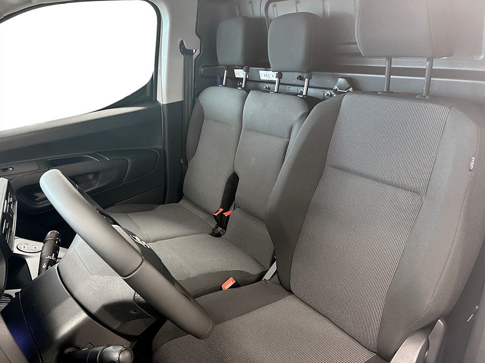 Bild på Opel Combo + 100hk L2 - OMGÅENDE LEVERANS!
