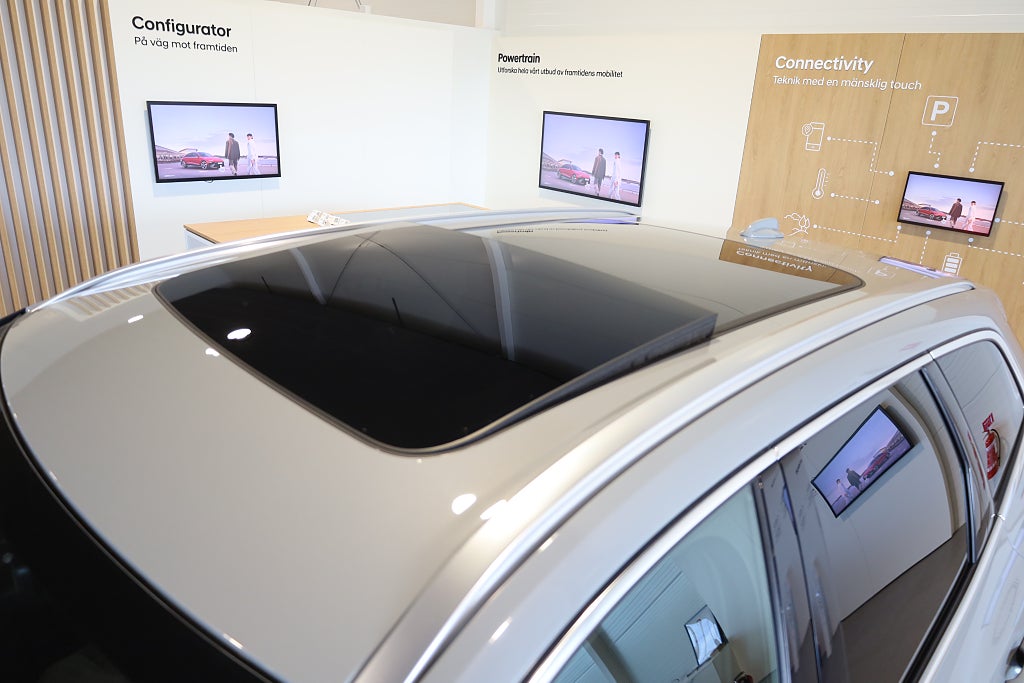 Volvo XC60 Recharge T6 AWD Geartronic Core Edition Drag Navi Moms