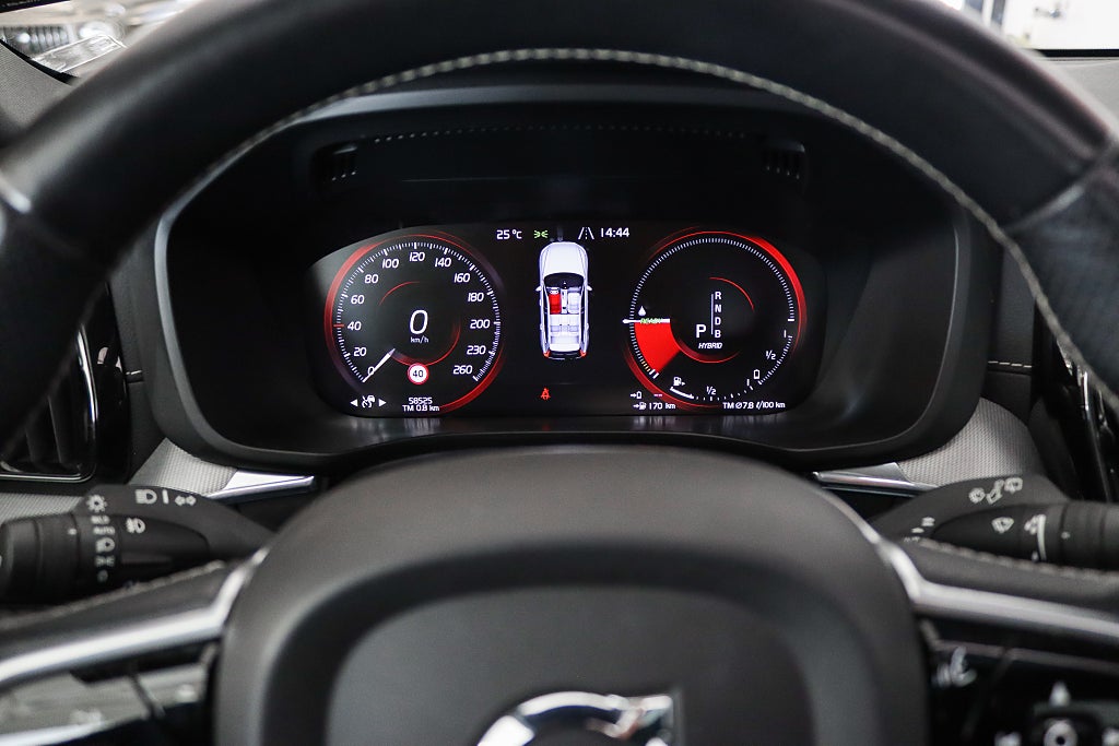 Volvo XC60 Recharge T8 AWD R-Design Lounge Pano Värmare Drag