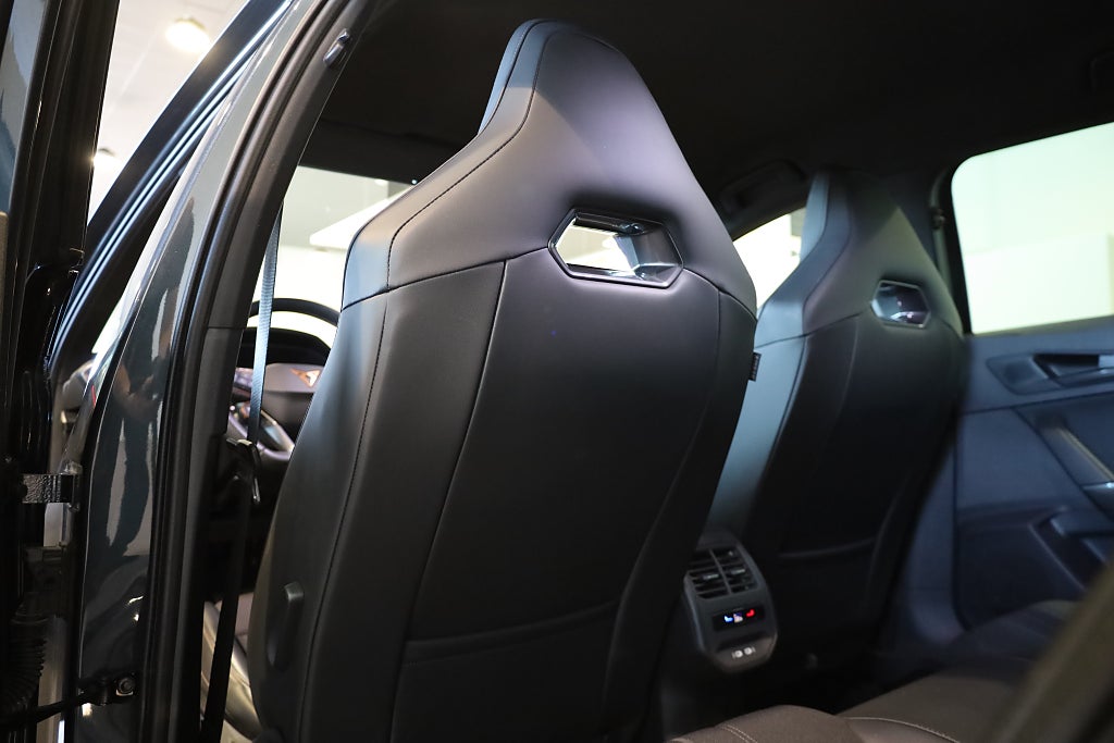 Cupra Leon Sportstourer e-Hybrid Drag Navi Kamera Cockpit CarPlay 2024