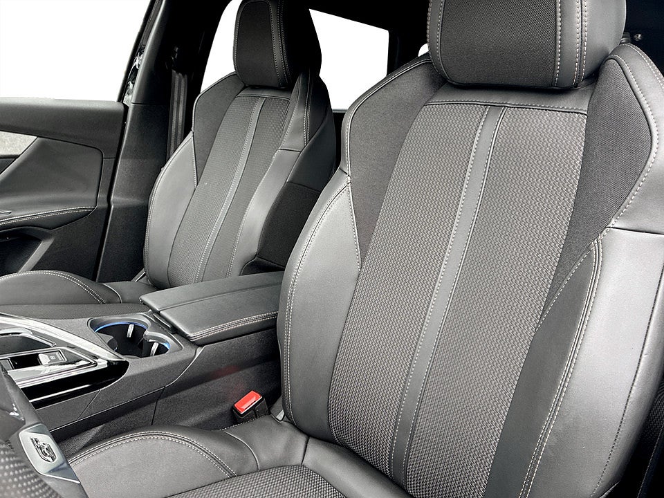 Bild på Peugeot 5008 GT 1.2 PT 130hk Aut 7-SITS B-KAMERA CARPLAY