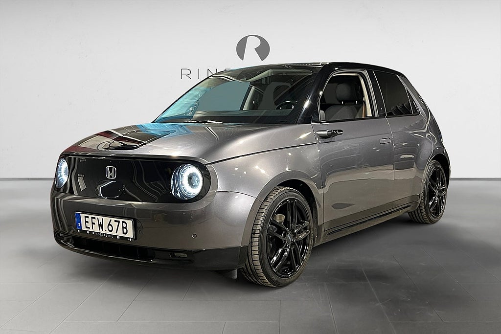 Honda E 35.5 kWh 154 HK 360° PANO P-VÄRM PDC NYSERV 8600MIL 17"