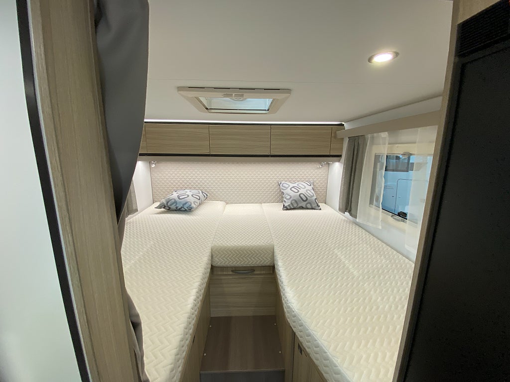 Adria Compact DL 60 Y / Vårmässa 20–22 mars – Påfyllt lager! - Adria