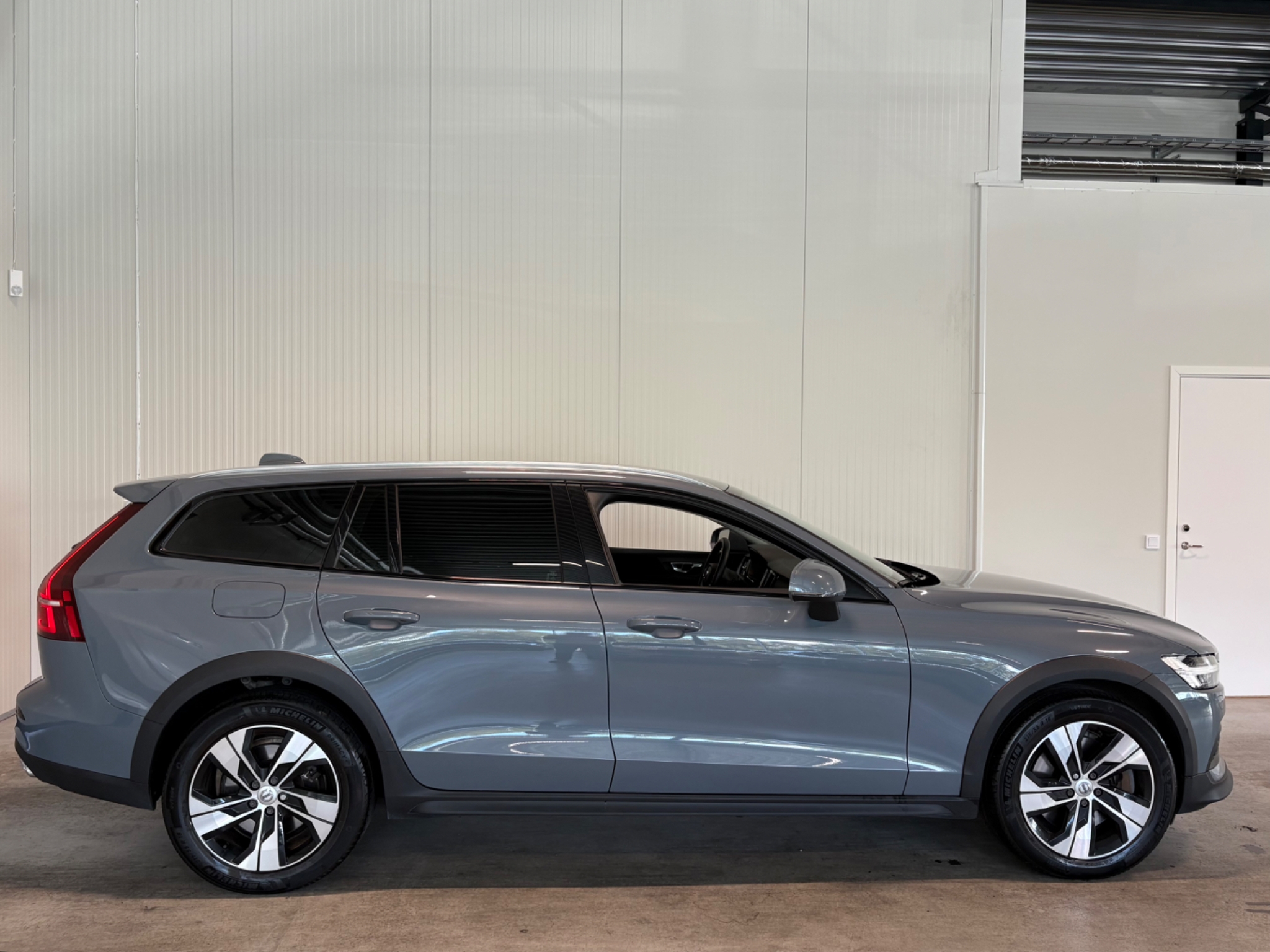 Volvo V60 Cross Country 2022, bild 2/60