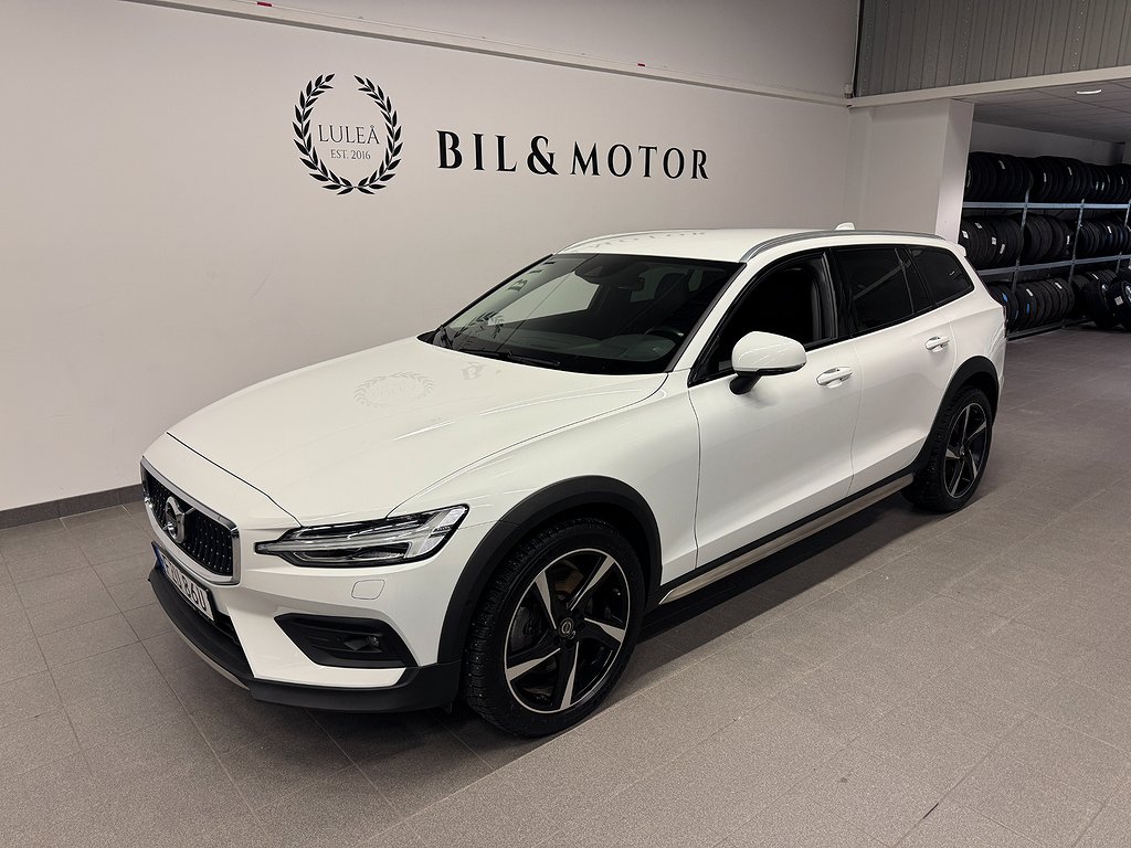 Volvo V60 Cross Country B4 AWD Kamera|Skinn|5.95%