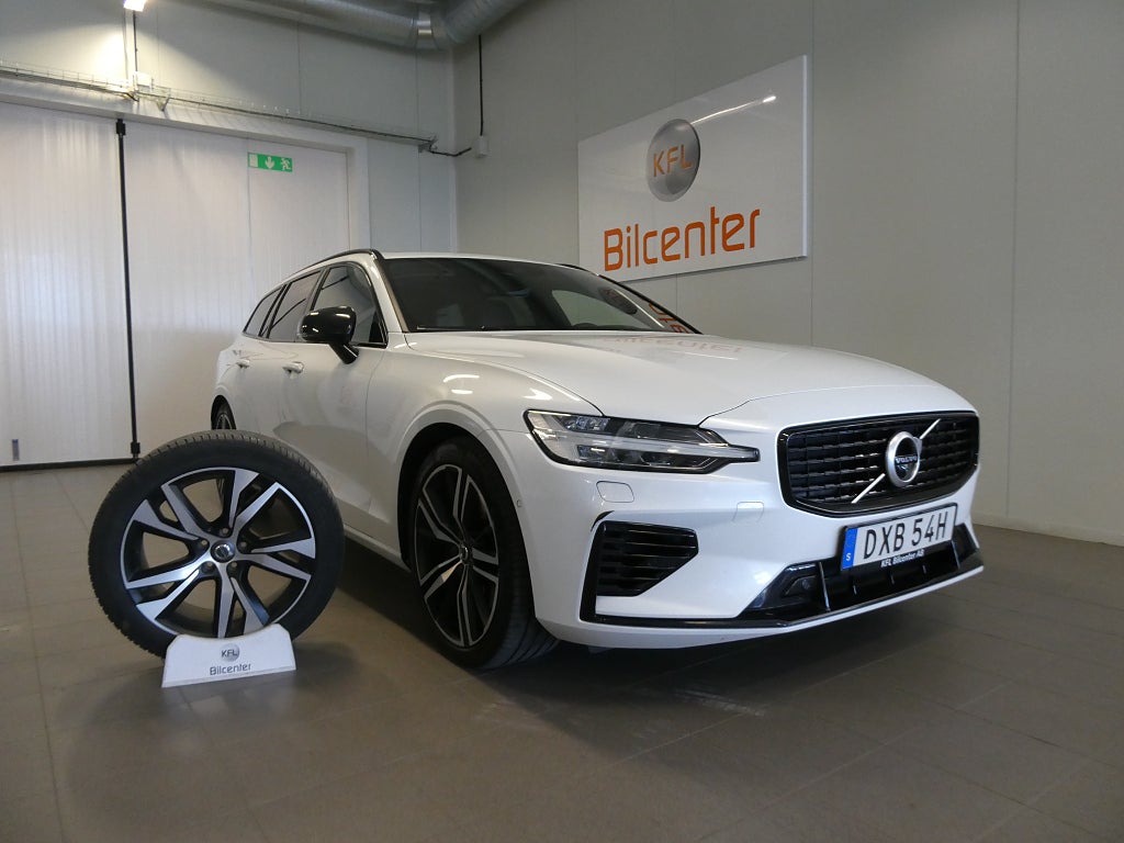Volvo V60 Recharge T6 AWD R-Design Drag-HUD-Pano-360-Skinn-H&K