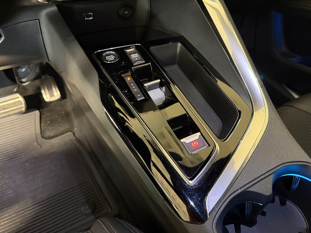 Peugeot 5008 1.2 PureTech 130 EAT 7 Sits SoV Hjul thumbnail