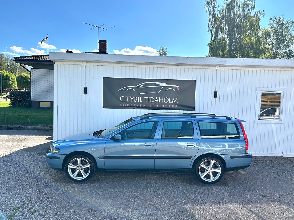 Volvo V70 2.5T Business Låga mil/Nybesiktigad 