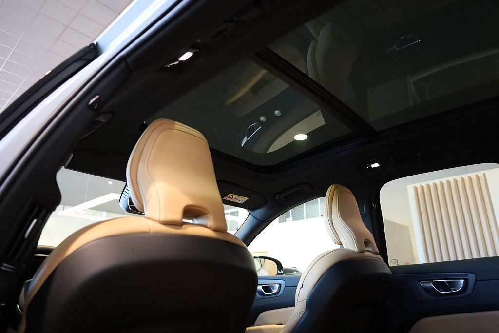 Volvo XC60 Recharge T6 AWD AUT Ultimate Dark Pano H&K Orrefors 2024