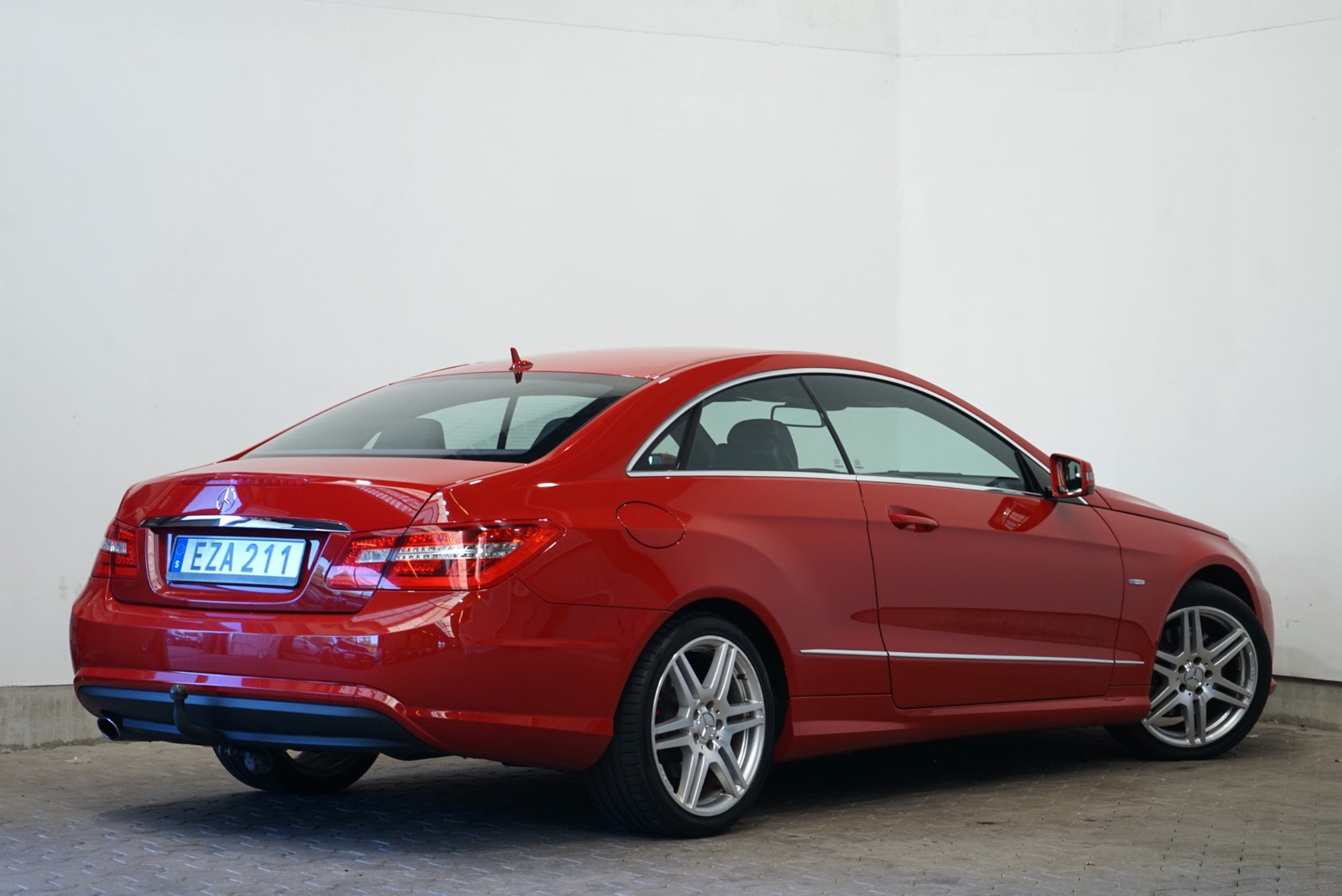 Mercedes-Benz E 250 Coupé AMG Sport Automat 204hk 2011 - miniatyr 4