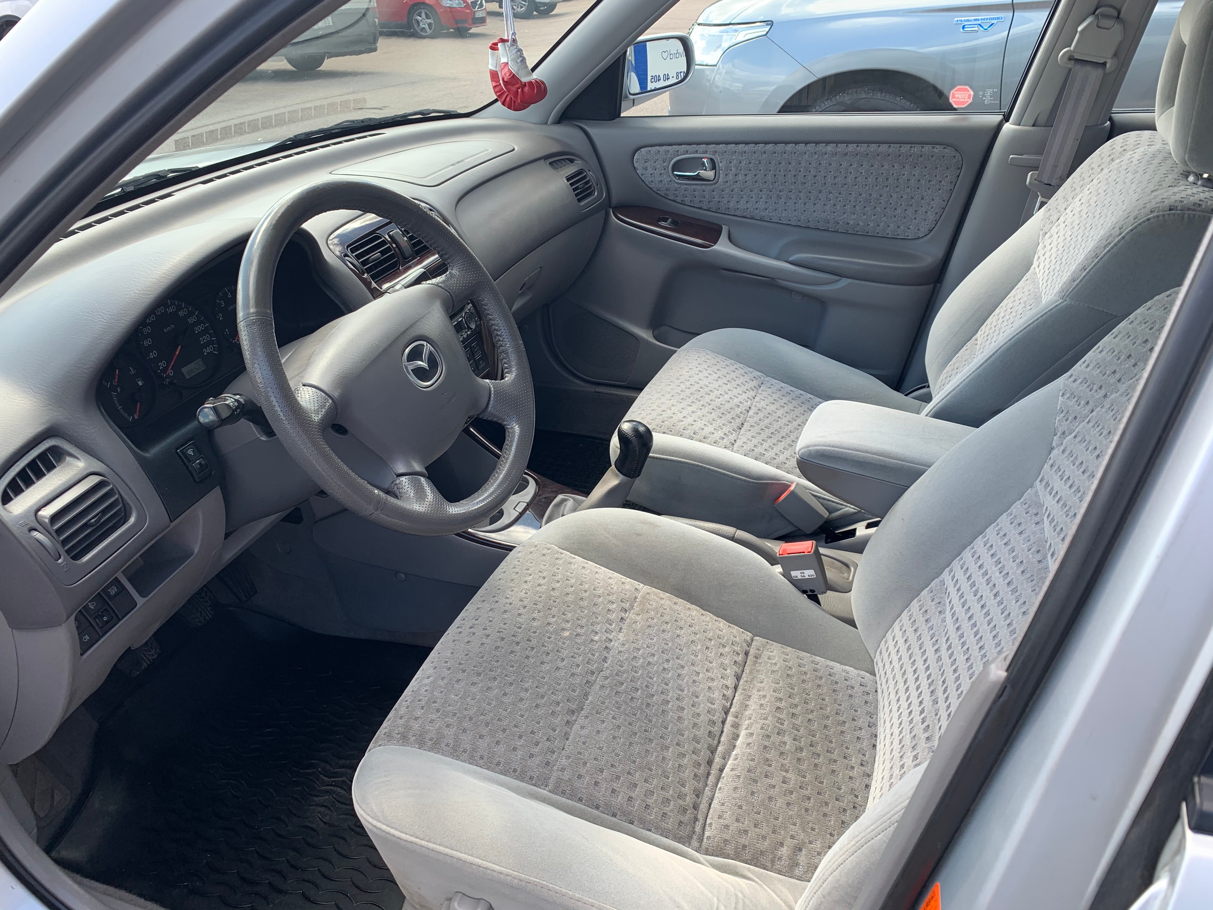 Mazda 626 Kombi 2.0 Touring 116hk AC 2001, bild 7/28