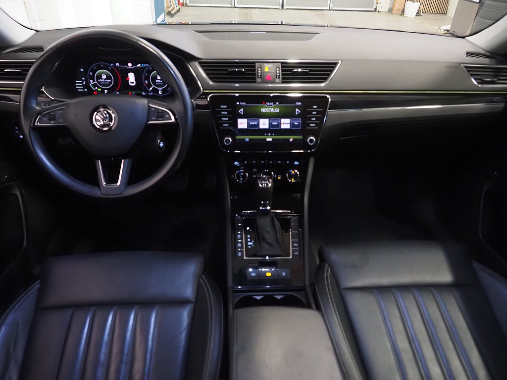 Skoda Superb TDI 190hk 4x4 L&K | Cockpit | Drag | D-värm | Navi | 2020